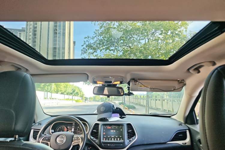 Used Jeep Cherokee 2016 2.4L Professional Smart Version Headliner