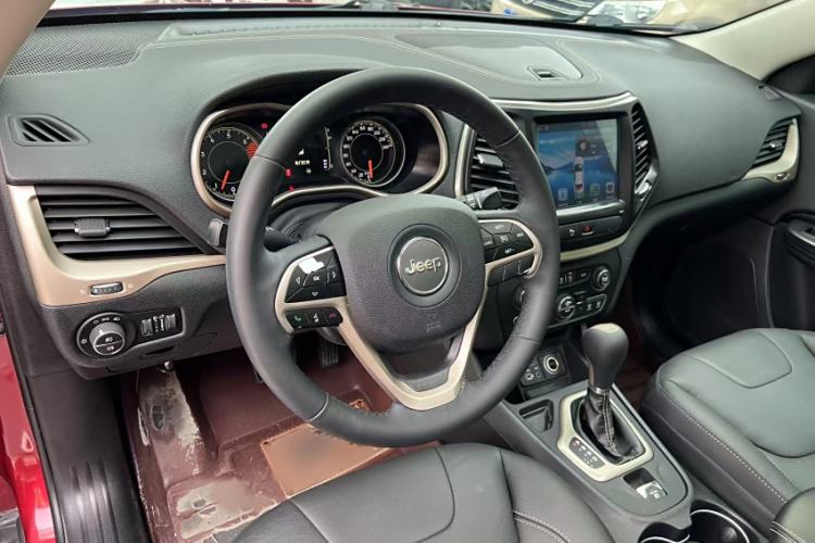 Used Jeep Cherokee 2016 2.4L Leading Edition Interior 1