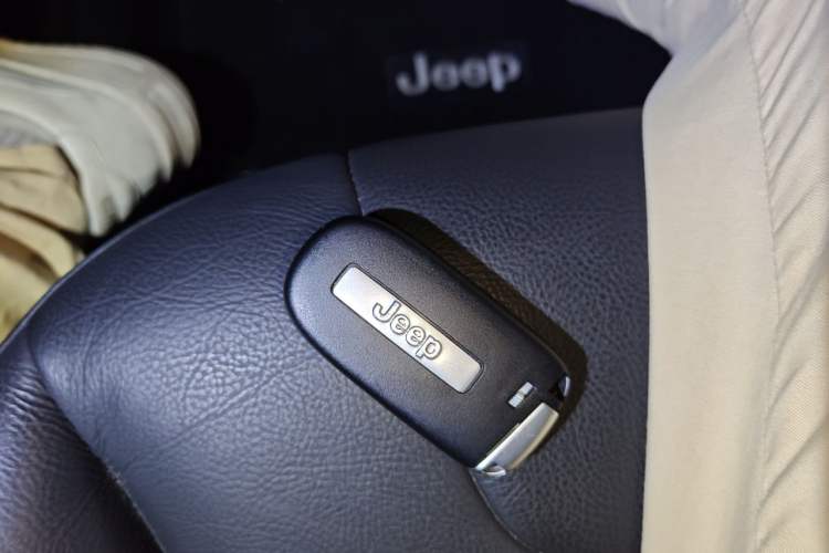 Used Jeep Cherokee 2016 2.0L Superior Edition Interior 1