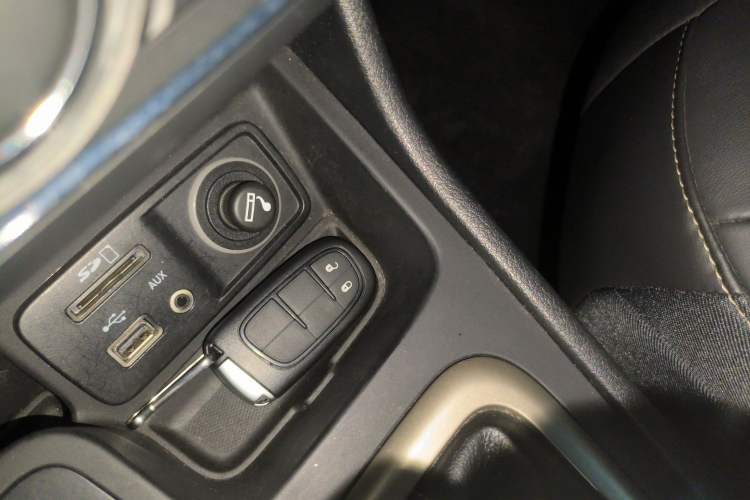Used Jeep Cherokee 2016 2.4L Professional Smart Version Interior 1