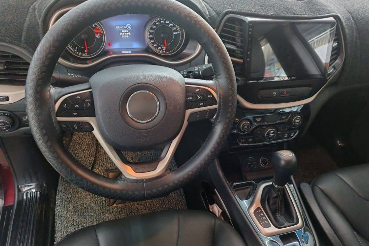 Used Jeep Cherokee 2016 2.4L Leading Smart Version Interior 1