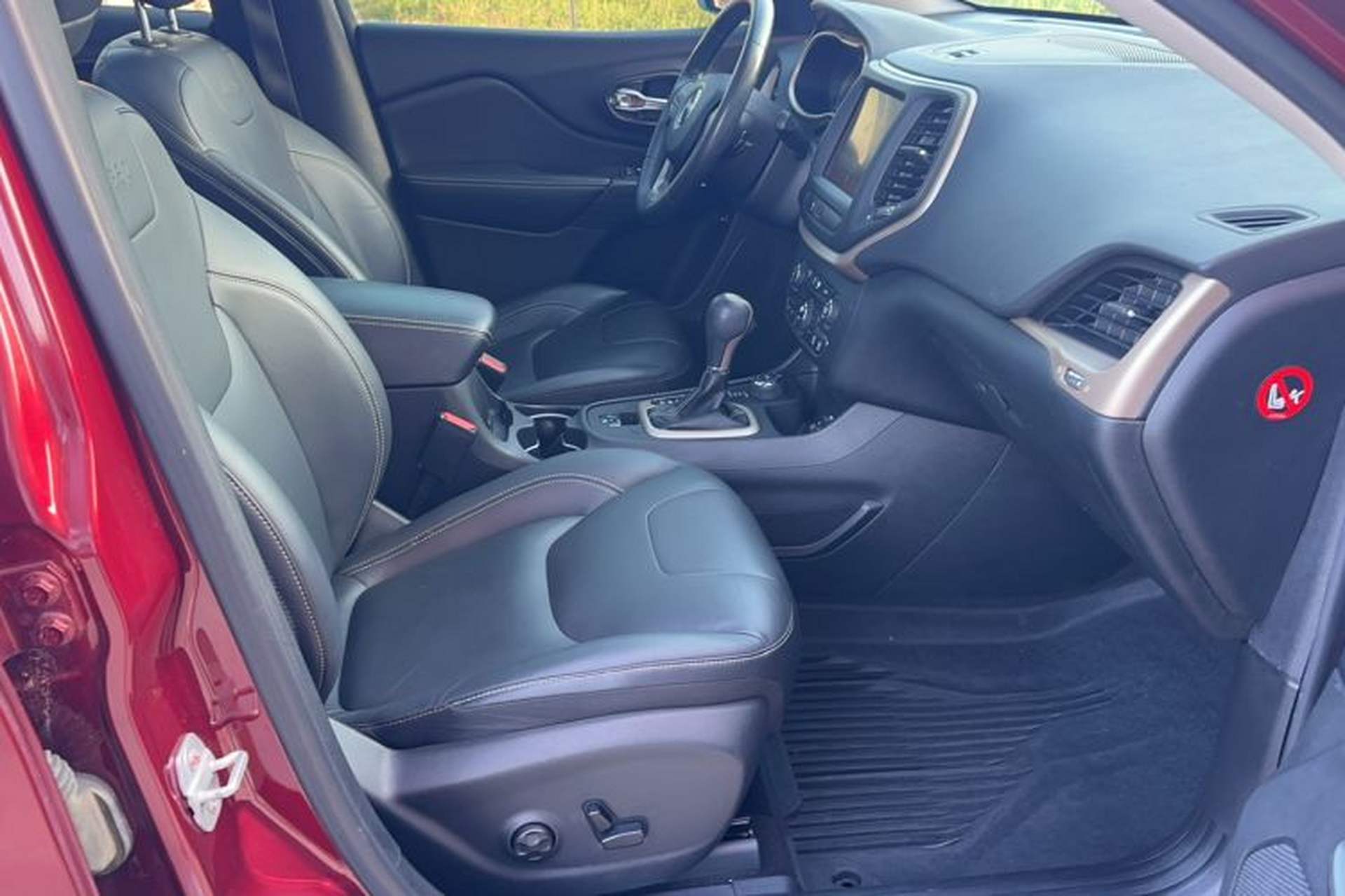 Used Jeep Cherokee 2016 2.4L Professional Smart Version Interior 13