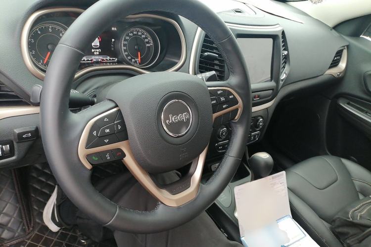 Used Jeep Cherokee 2016 2.4L Professional Smart Version Interior 2