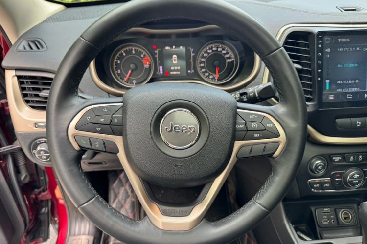 Used Jeep Cherokee 2016 2.4L Leading Edition Interior 2