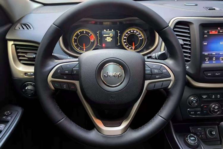 Used Jeep Cherokee 2016 2.4L Professional Edition Interior 2