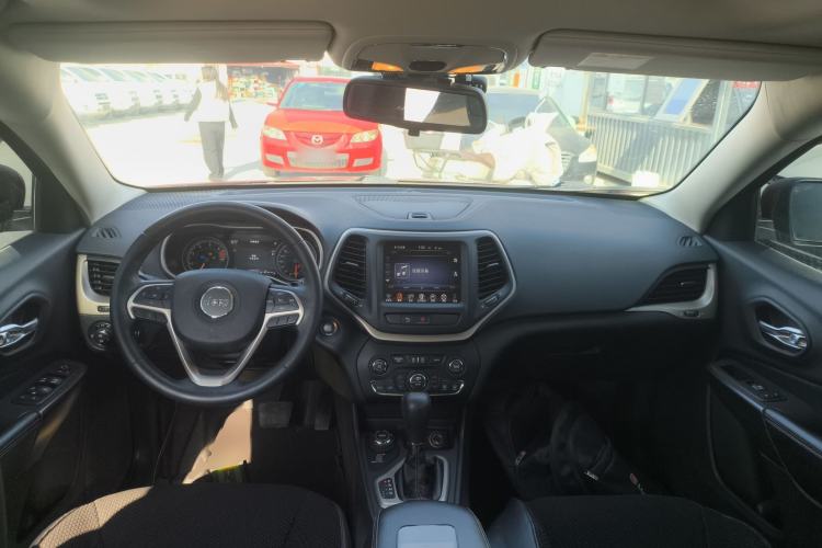 Used Jeep Cherokee 2016 2.4L Professional Smart Version Interior 2