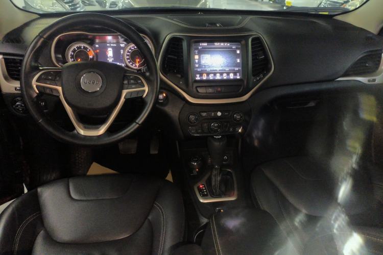 Used Jeep Cherokee 2016 2.4L Professional Smart Version Interior 2