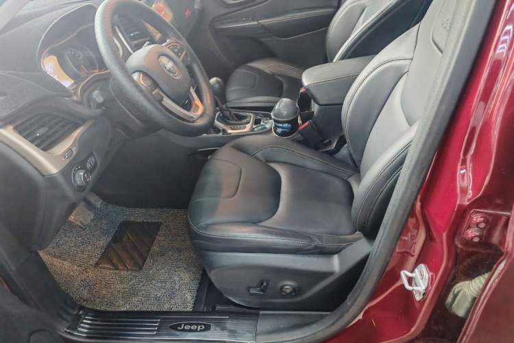 Used Jeep Cherokee 2016 2.4L Leading Smart Version Interior 2