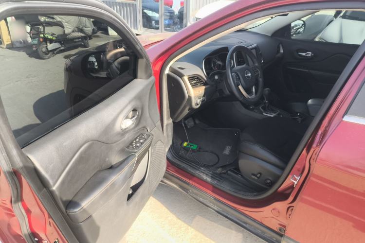 Used Jeep Cherokee 2016 2.4L Professional Smart Version Interior 3