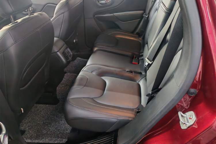 Used Jeep Cherokee 2016 2.4L Leading Smart Version Interior 3