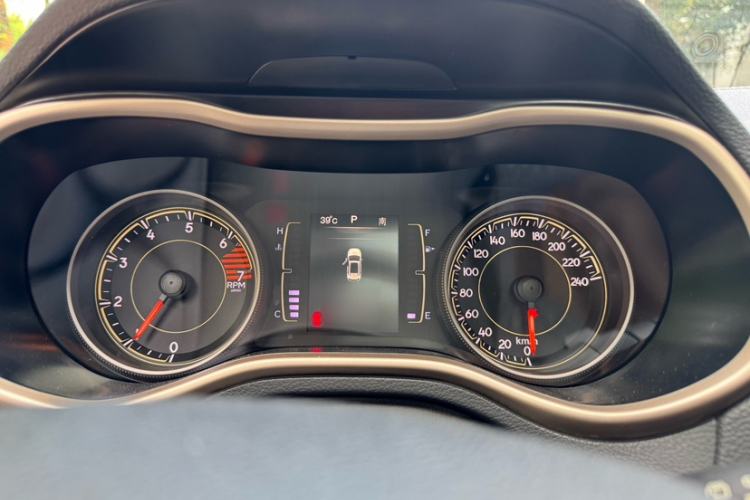 Used Jeep Cherokee 2016 2.4L Leading Edition Interior 4