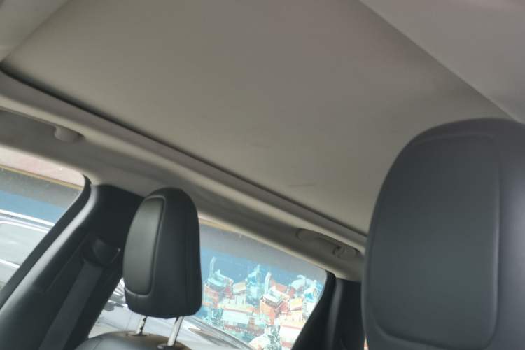 Used Jeep Cherokee 2016 2.4L Leading Edition Interior 4