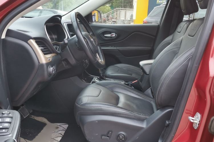 Used Jeep Cherokee 2016 2.4L Leading Edition Interior 5