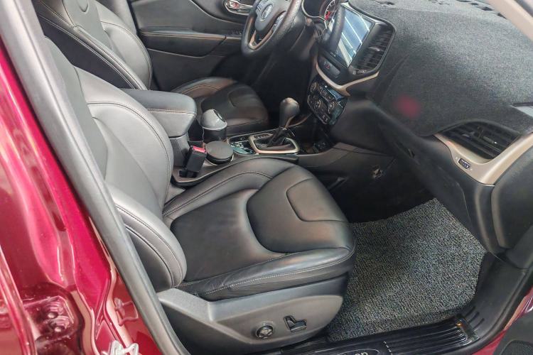 Used Jeep Cherokee 2016 2.4L Leading Smart Version Interior 5