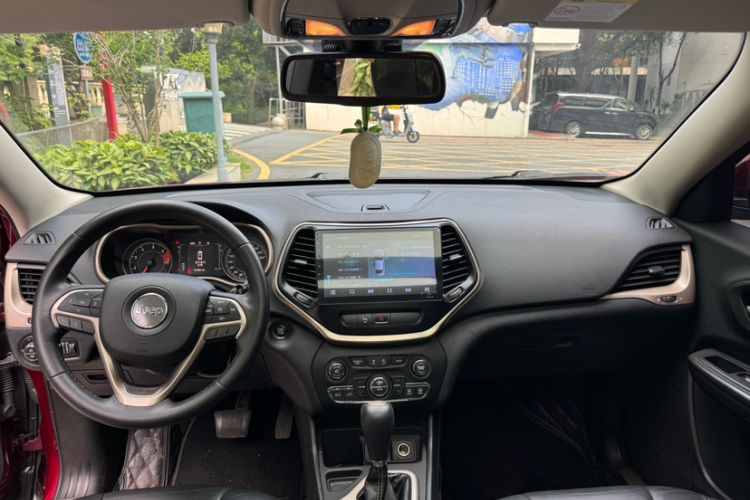 Used Jeep Cherokee 2016 2.4L Leading Edition Interior 6