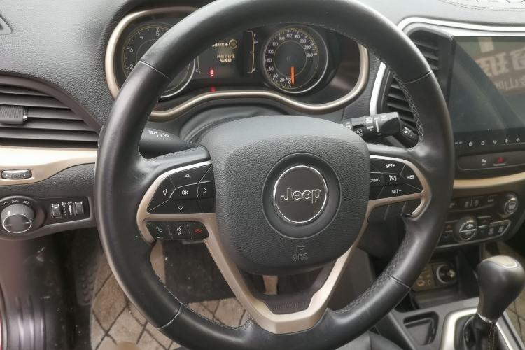Used Jeep Cherokee 2016 2.4L Leading Edition Interior 6