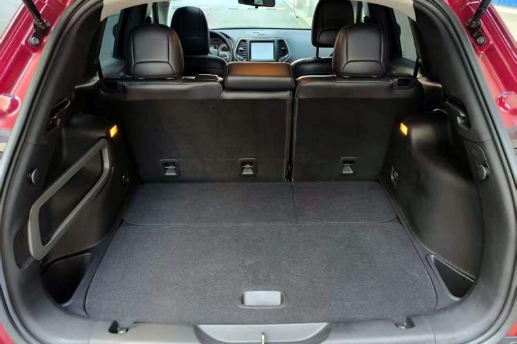 Used Jeep Cherokee 2016 2.4L Professional Edition Interior 7