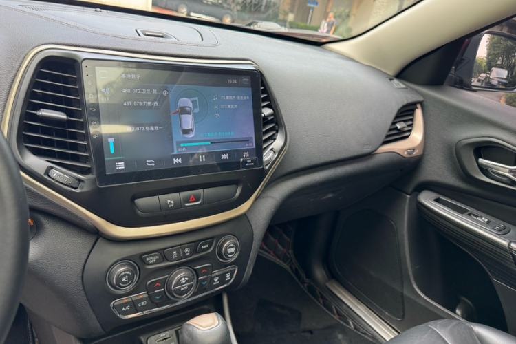 Used Jeep Cherokee 2016 2.4L Leading Edition Interior 8