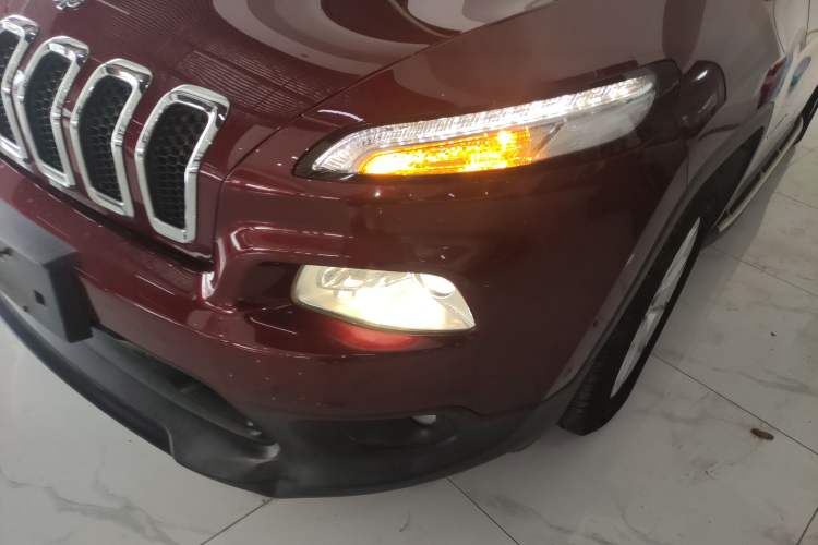 Used Jeep Cherokee 2016 2.0L Superior Edition Left Front Headlight