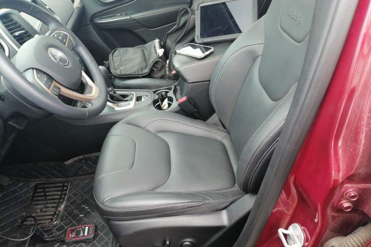 Used Jeep Cherokee 2016 2.4L Professional Smart Version Left Front Seat