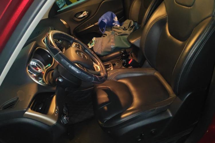 Used Jeep Cherokee 2016 2.4L Leading Edition Left Front Seat