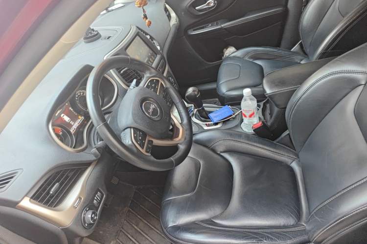Used Jeep Cherokee 2016 2.4L Professional Smart Version Left Front Seat