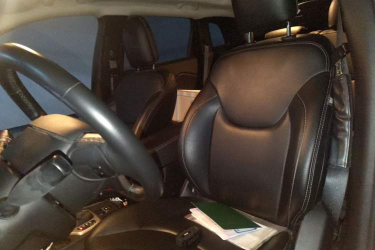 Used Jeep Cherokee 2016 2.0L Smart Version Left Front Seat