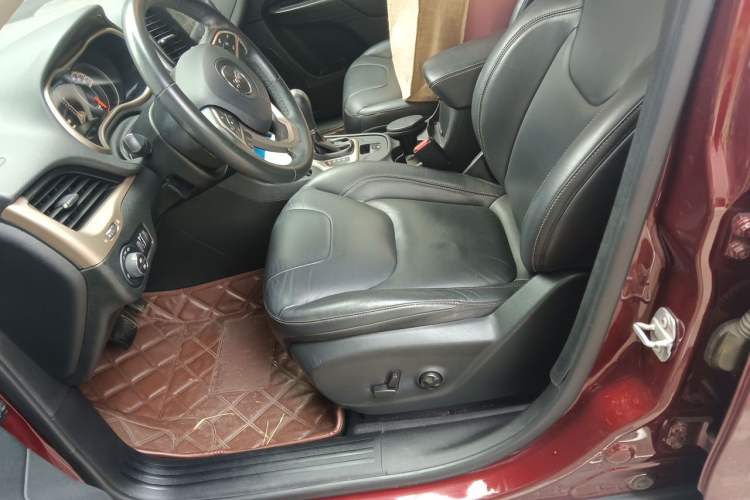 Used Jeep Cherokee 2016 2.4L Leading Edition Left Front Seat