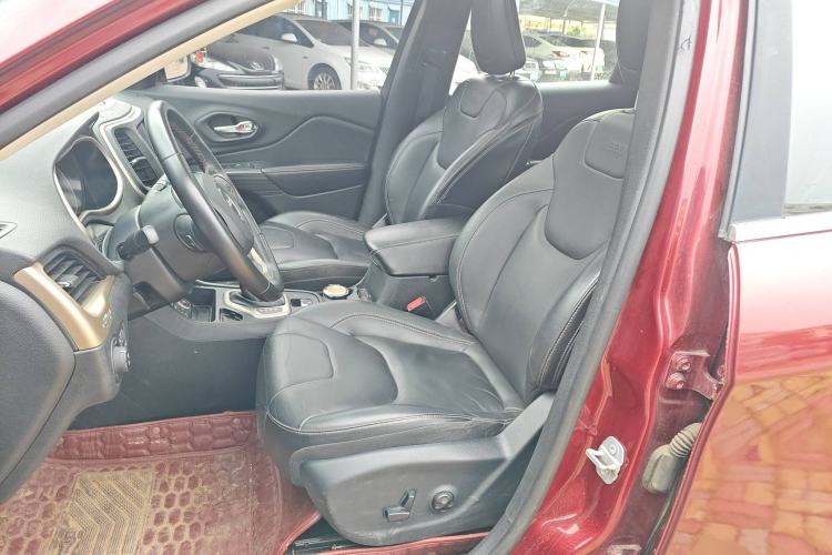 Used Jeep Cherokee 2016 2.0L Superior Edition Left Front Seat