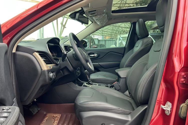 Used Jeep Cherokee 2016 2.4L Leading Edition Left Front Seat