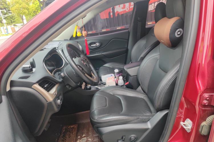Used Jeep Cherokee 2016 2.4L Professional Smart Version Left Front Seat