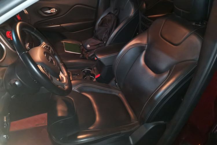 Used Jeep Cherokee 2016 2.0L Superior Edition Left Front Seat