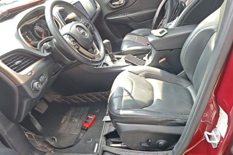 Used Jeep Cherokee 2016 2.4L Leading Edition Left Front Seat