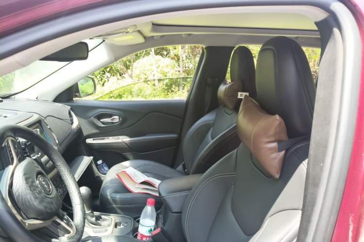 Used Jeep Cherokee 2016 2.0L Superior Edition Left Front Seat