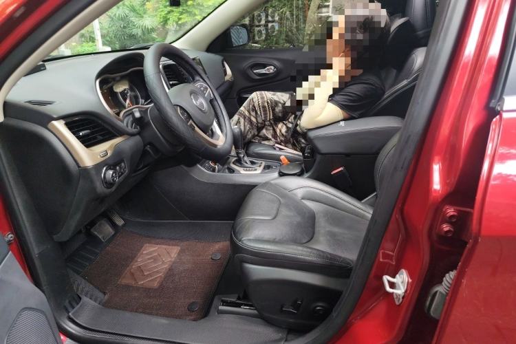 Used Jeep Cherokee 2016 2.4L Leading Smart Version Left Front Seat