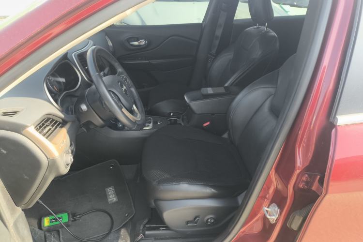 Used Jeep Cherokee 2016 2.4L Professional Smart Version Left Front Seat