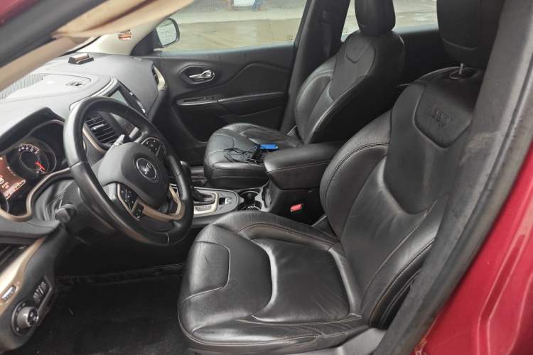 Used Jeep Cherokee 2016 2.4L Leading Smart Version Left Front Seat