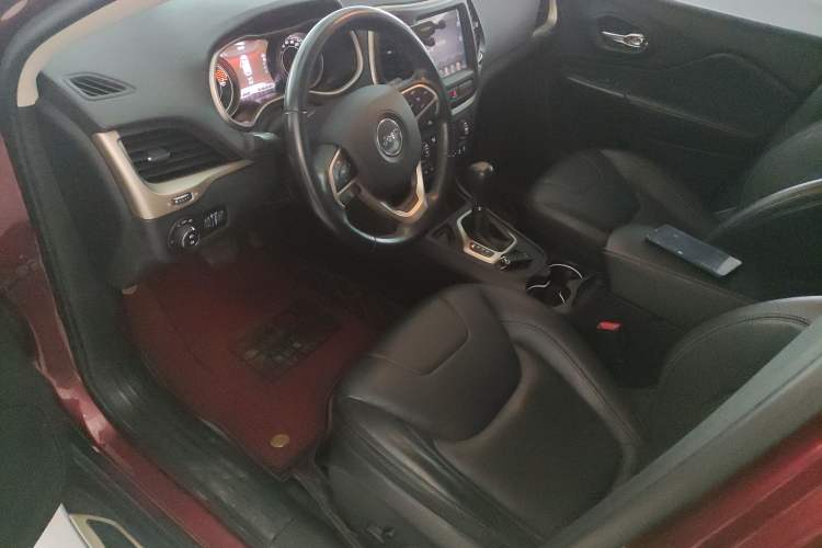 Used Jeep Cherokee 2016 2.0L Superior Edition Left Front Seat