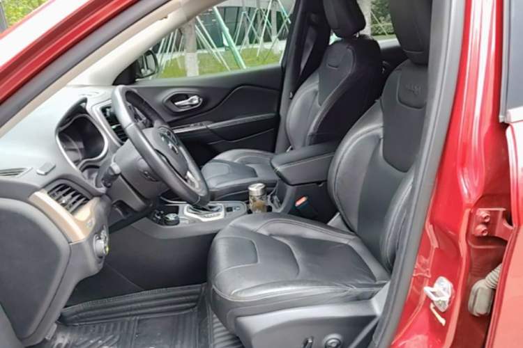 Used Jeep Cherokee 2016 2.4L Professional Edition Left Front Seat