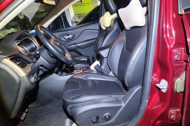 Used Jeep Cherokee 2016 2.4L Professional Smart Version Left Front Seat