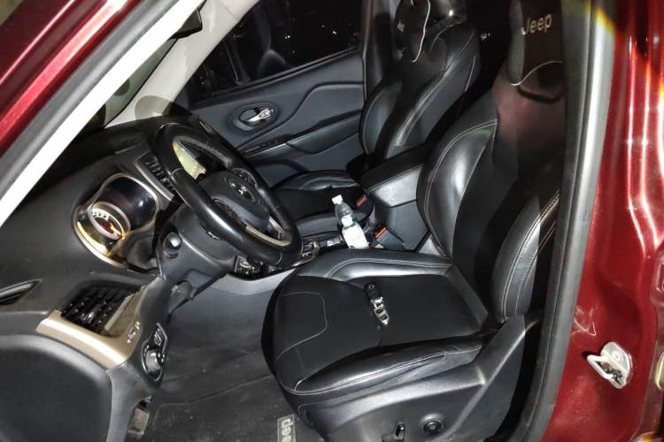 Used Jeep Cherokee 2016 2.0L Superior Edition Left Front Seat