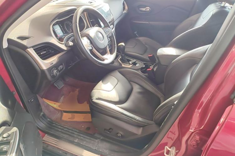 Used Jeep Cherokee 2016 2.4L Professional Edition Left Front Seat