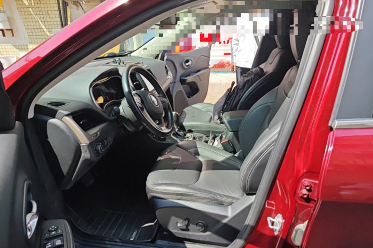 Used Jeep Cherokee 2016 2.4L Superior Edition Left Front Seat