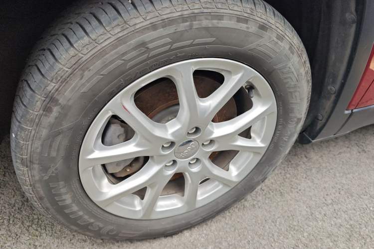 Used Jeep Cherokee 2016 2.4L Leading Smart Version Left Front Wheel Hub