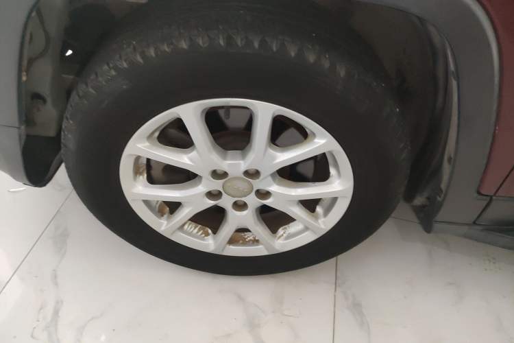 Used Jeep Cherokee 2016 2.0L Superior Edition Left Front Wheel Hub