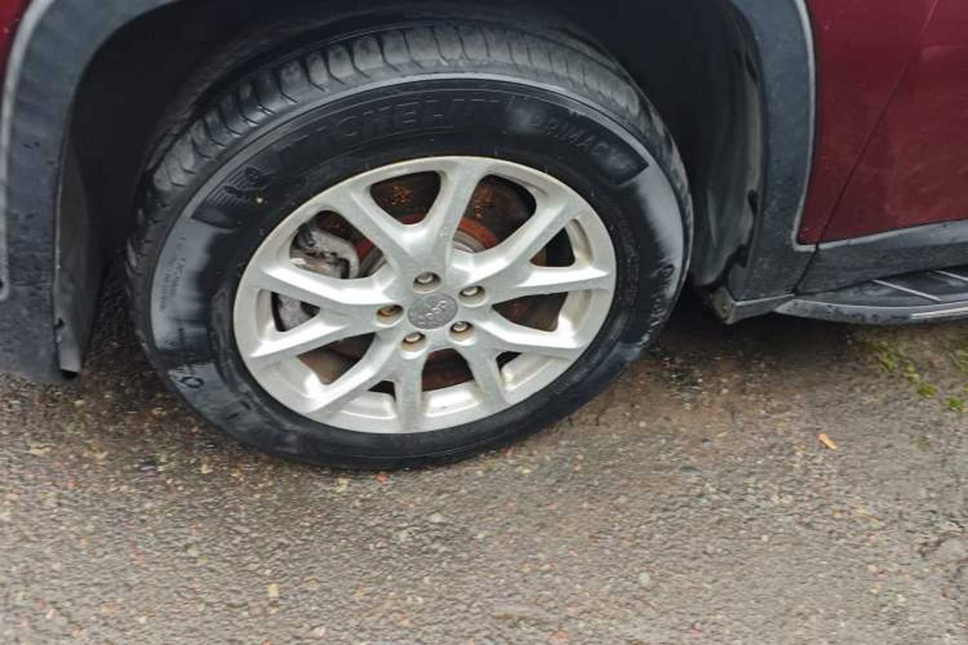 Used Jeep Cherokee 2016 2.4L Leading Edition Left Front Wheel Hub