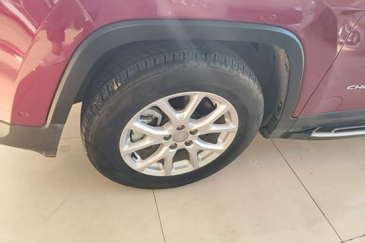 Used Jeep Cherokee 2016 2.4L Professional Edition Left Front Wheel Hub