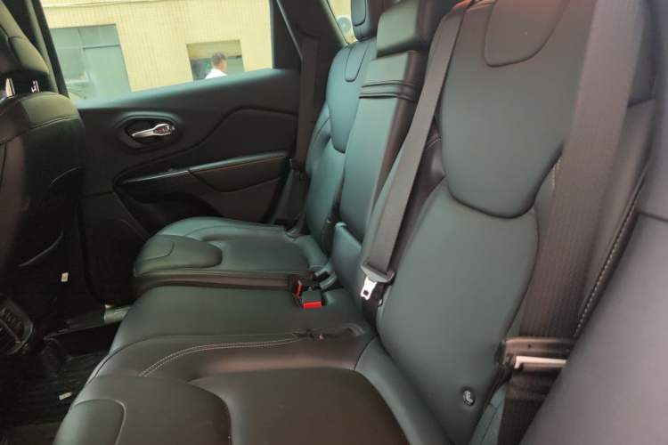 Used Jeep Cherokee 2016 2.4L Professional Edition Left Rear Seat