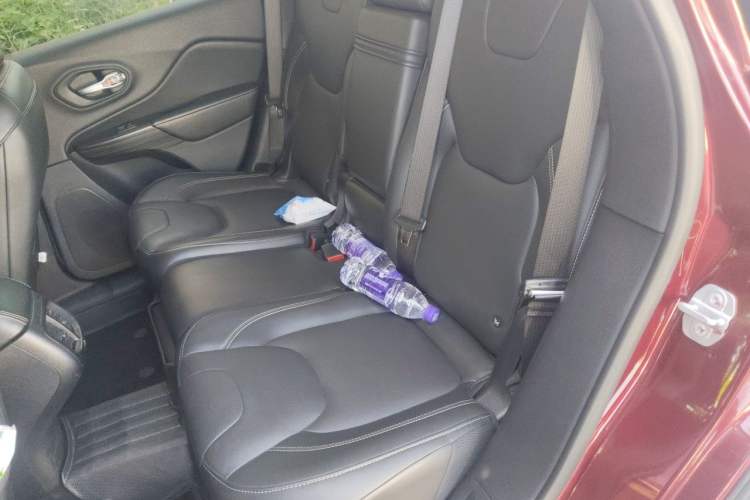 Used Jeep Cherokee 2016 2.0L Superior Edition Left Rear Seat