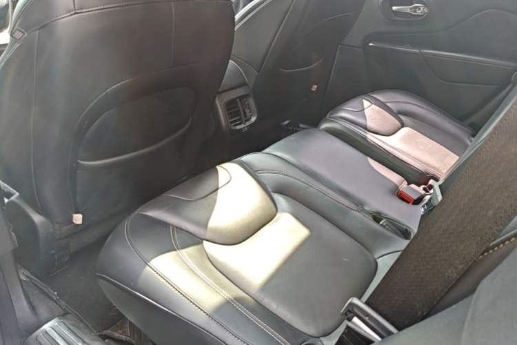 Used Jeep Cherokee 2016 2.4L Leading Edition Left Rear Seat